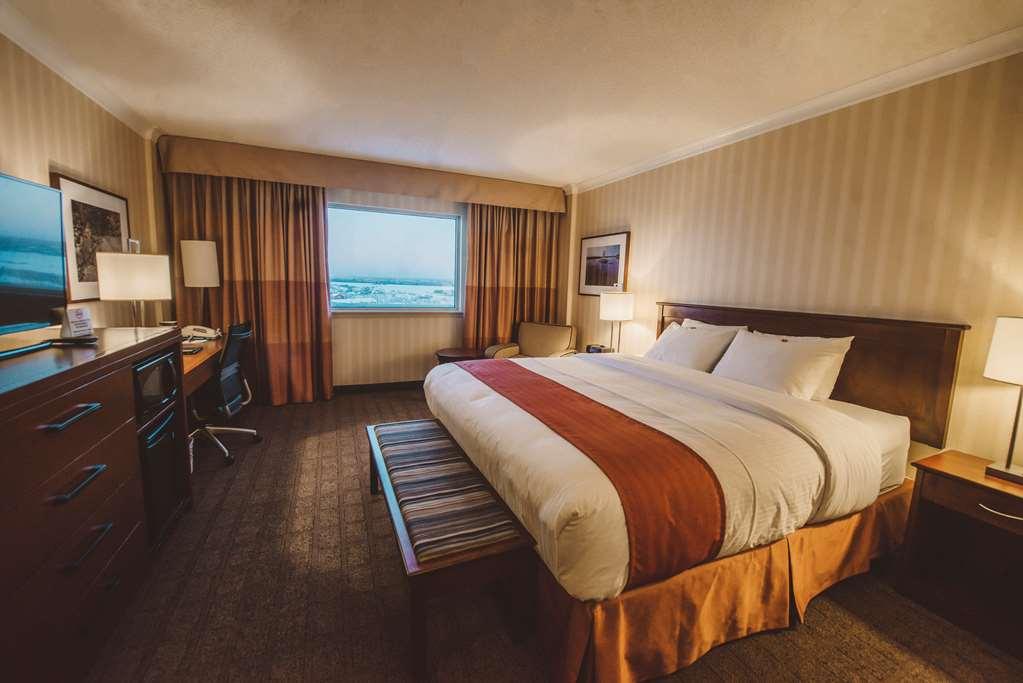 The Explorer Hotel Yellowknife Szoba fotó
