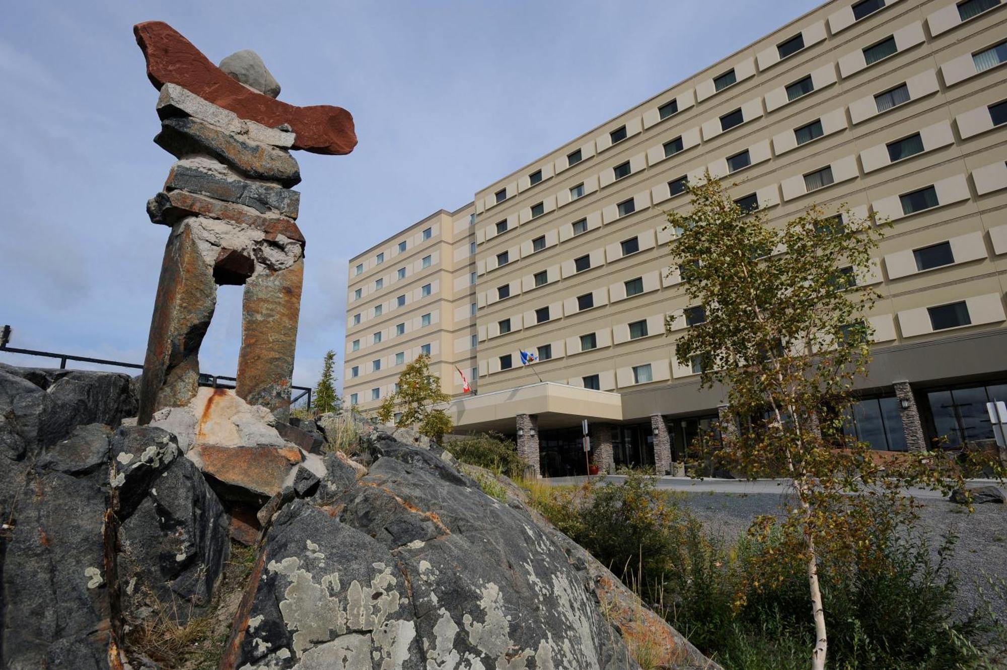 The Explorer Hotel Yellowknife Kültér fotó